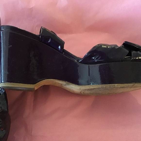 Anna Sui Purple Patent Leather Strap Wedge Sandals - Picture 2 of 5